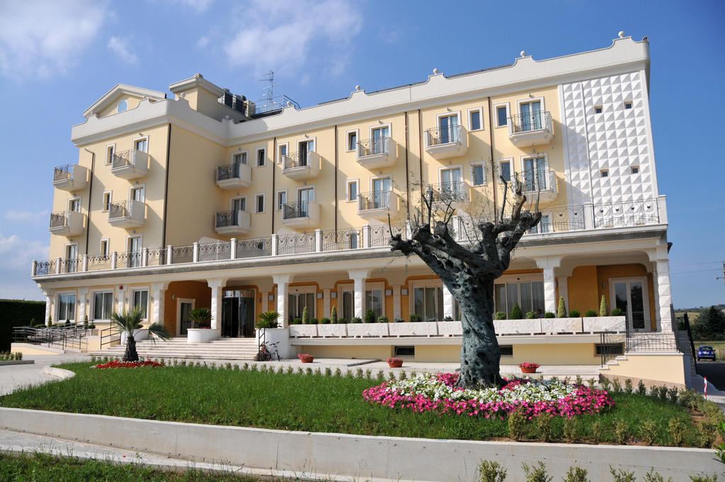 Hotel Concorde Sant'Egidio alla Vibrata Exterior foto